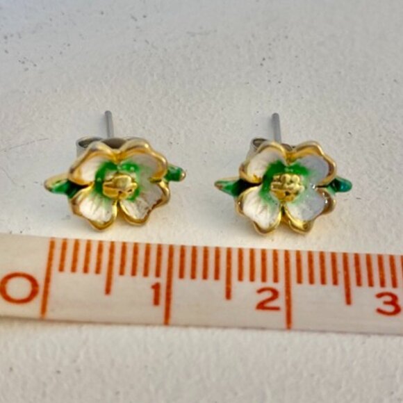 Vintage White and Green Enamel Flower Earrings - Picture 3 of 3